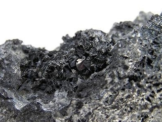 択捉島の希少鉱物（カニツァロ鉱）: 北方領土の地下資源について